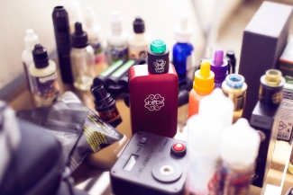Several vape products (image by Antonin Fels)